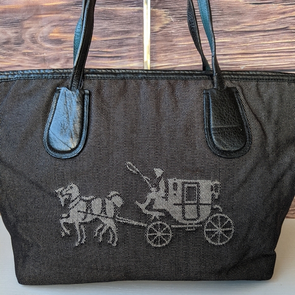 Coach tote bag featuring the brand's iconic horse and carriage logo - Picture 2 of 11